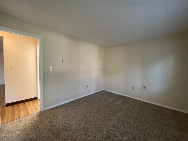 Building Photo - 99 Powers St