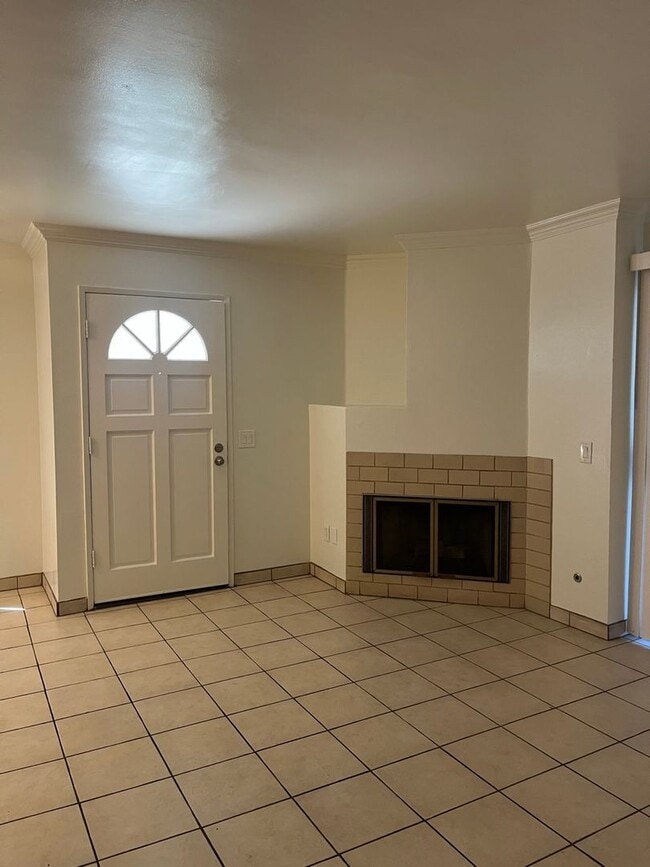 Building Photo - Spacious 2-Bedroom Condo on the First Floo...
