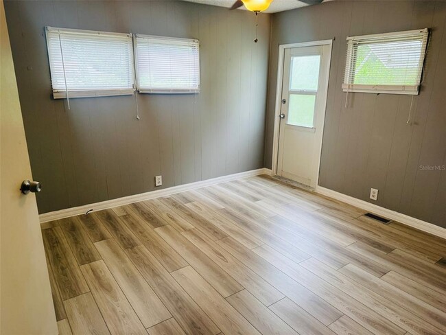 Building Photo - 7169 Fairlane Ave