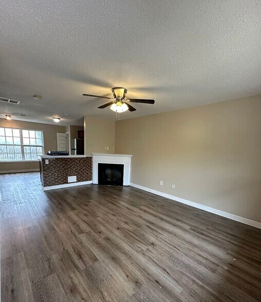 Building Photo - 500 Jaclyn Cir