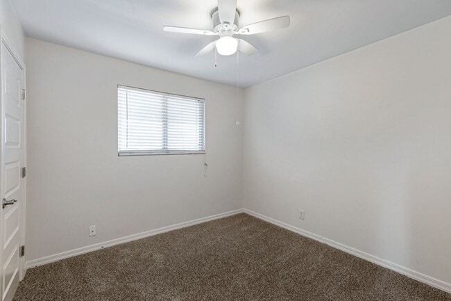 Building Photo - Spacious & Stylish 4/2 – Just  2 Miles fro...