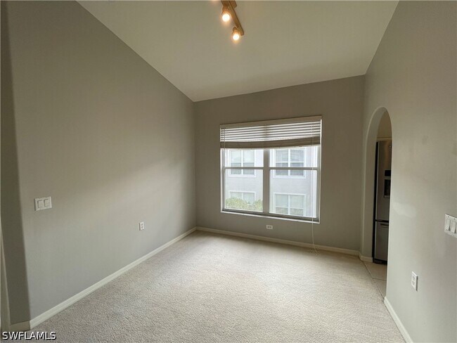 Building Photo - 1945 Crestview Way