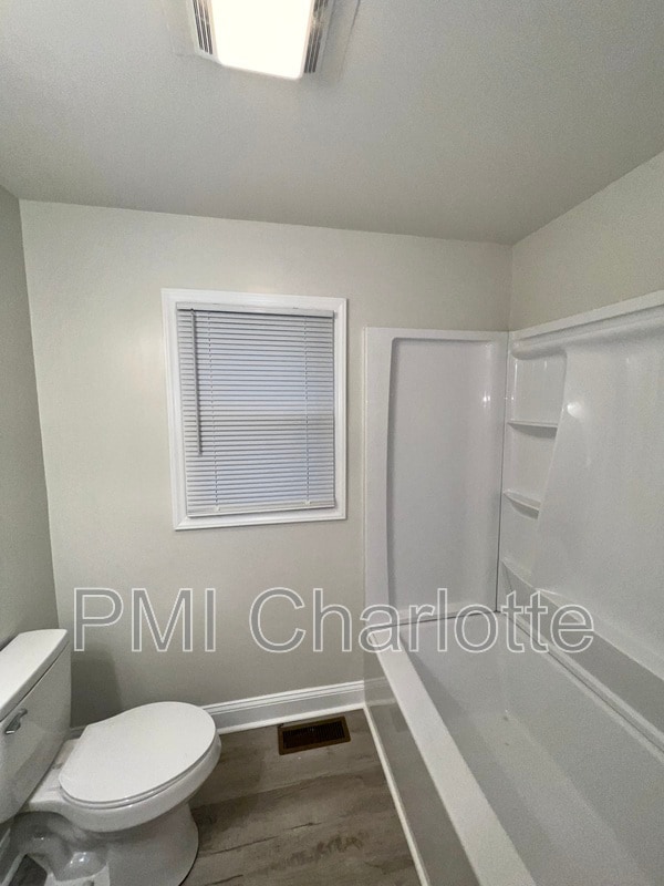 Building Photo - 503 N Pear St