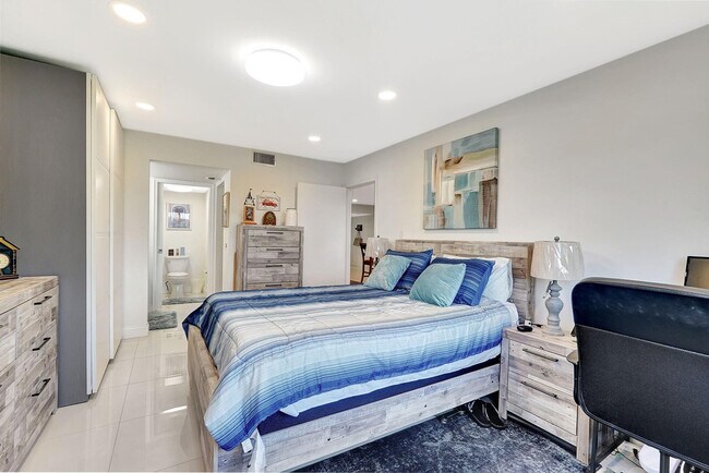 Building Photo - 1401 SW 128th Terrace