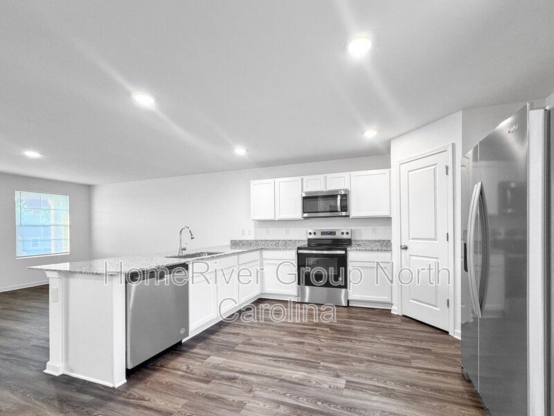 Building Photo - 175 Pine Needle Dr