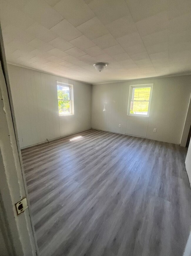 Building Photo - 3Bedroom 1Bath Single House
