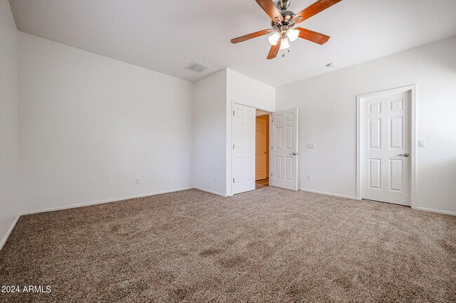 Building Photo - 811 E Kapasi Ln