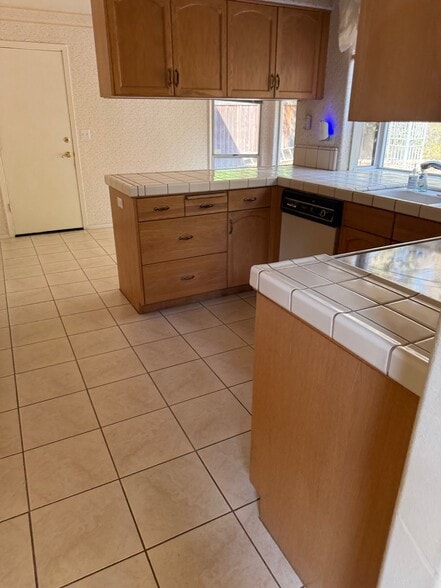 Building Photo - 9066 N Red Lion Dr