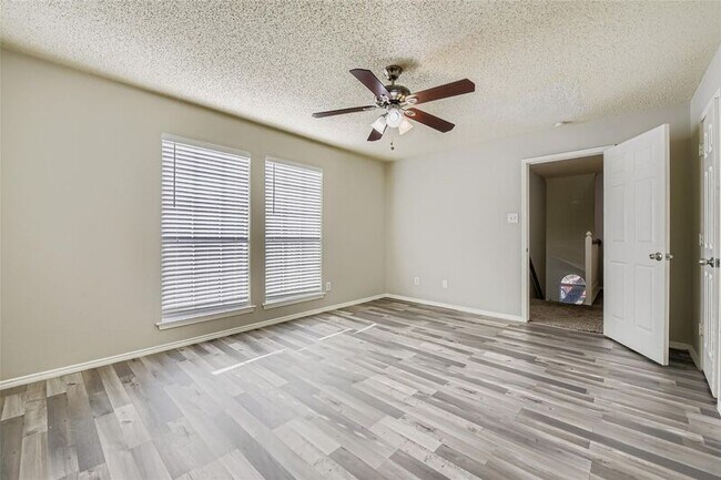 Building Photo - 1321 Overlook Dr