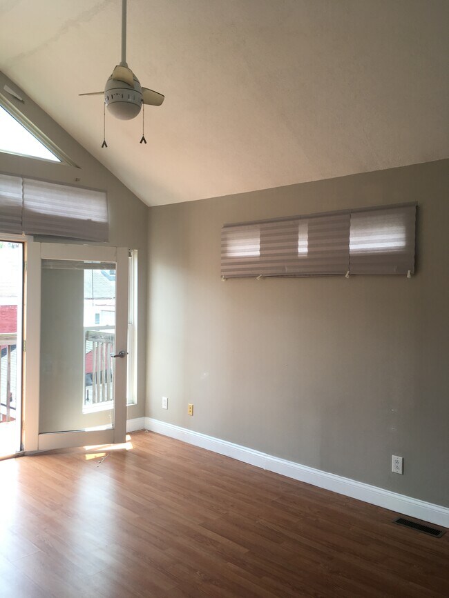 Building Photo - 1918 Larkins Way