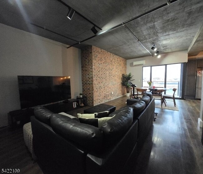 Building Photo - 58-60 Elm Street Unit 504