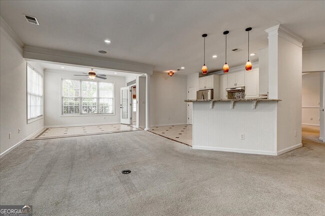 Building Photo - 1033 Pinehurst Dr