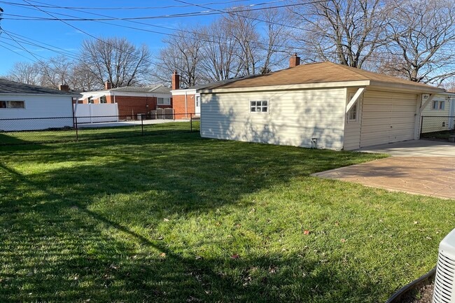 Building Photo - 29329 Rose St