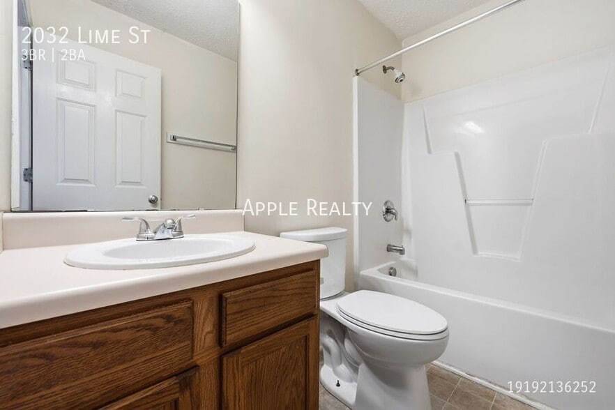 Building Photo - 2032 Lime St