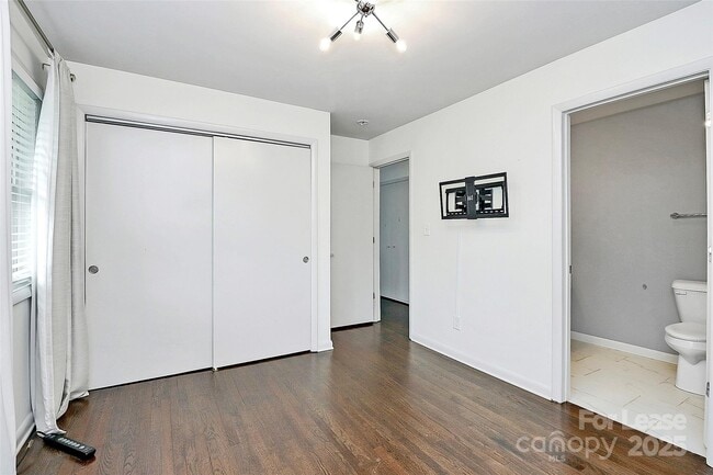 Building Photo - 3100 Erskine Dr
