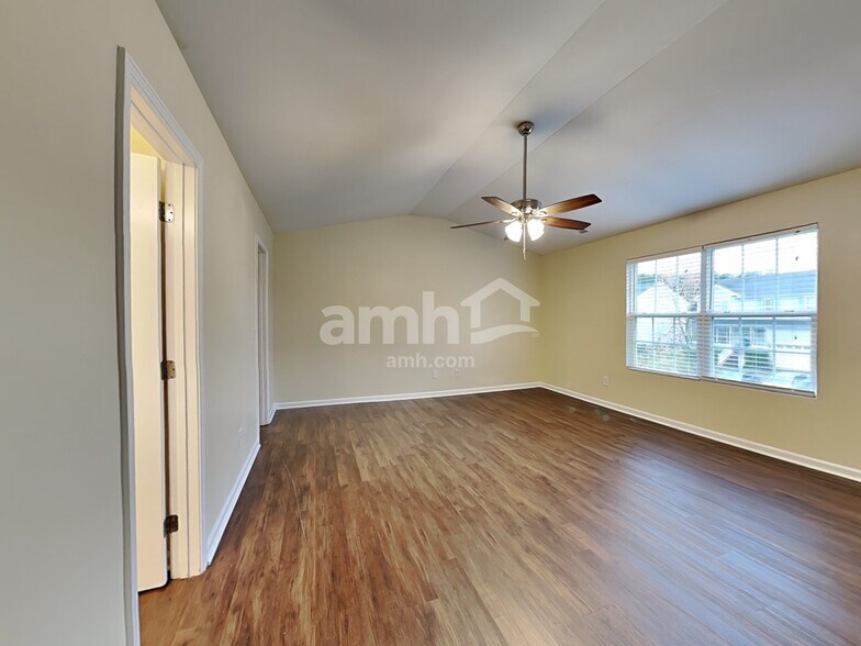 Building Photo - 3012 Cardinal Lake Dr