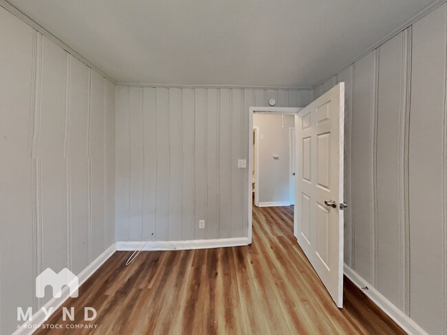 Building Photo - 505 Sinclair St