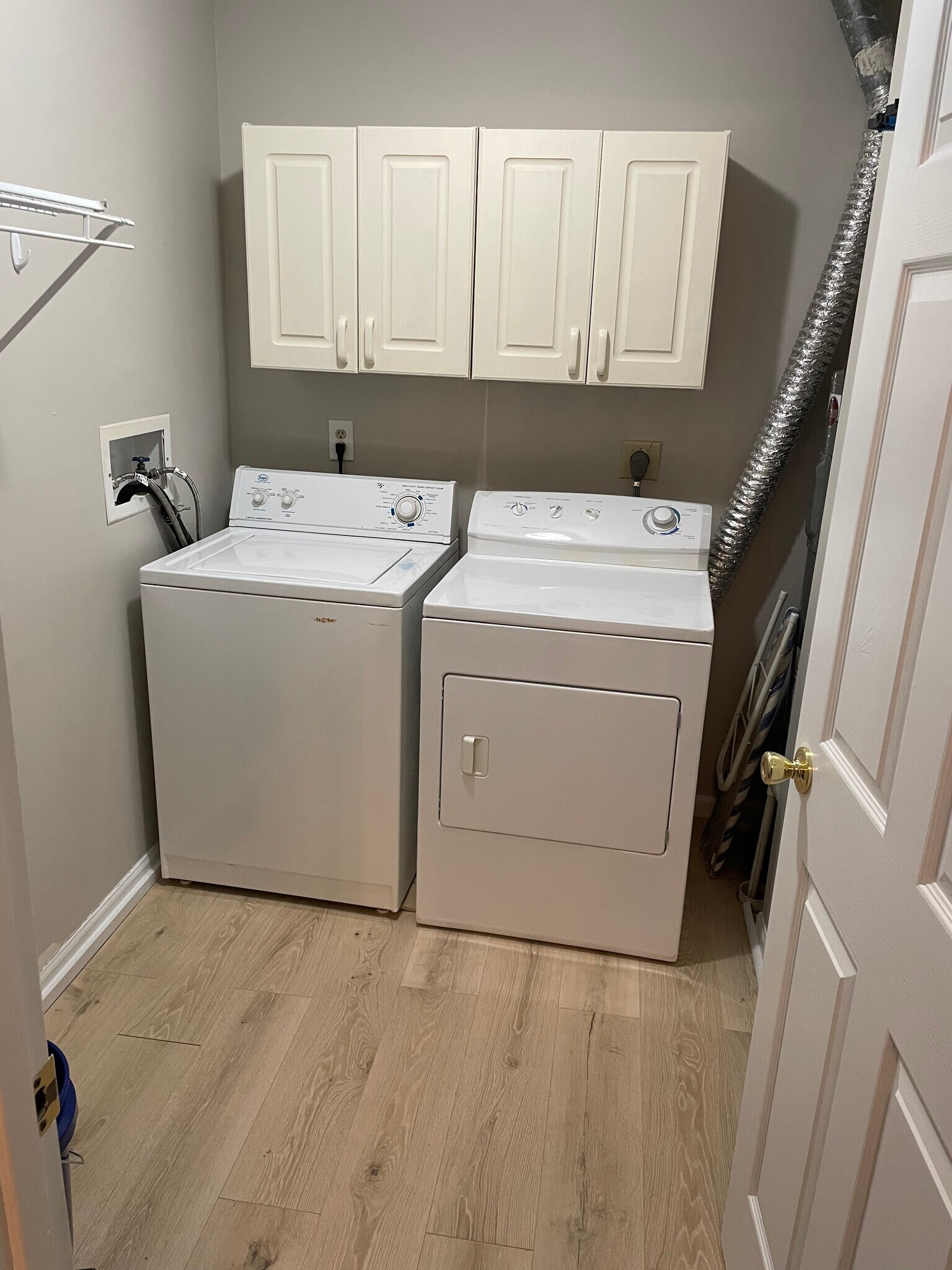 In Unit Washer/Dryer - 400 Lakeview Dr