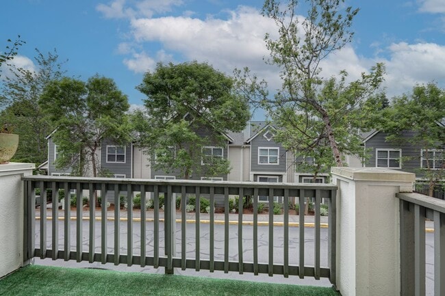 Building Photo - Newer 2 bedroom Townhome in Lynnwood