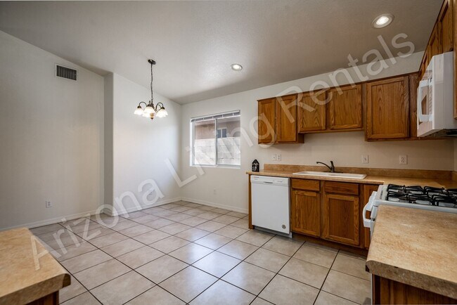 Building Photo - HUALAPAI MOUNTAIN FOOTHILLS HOME
