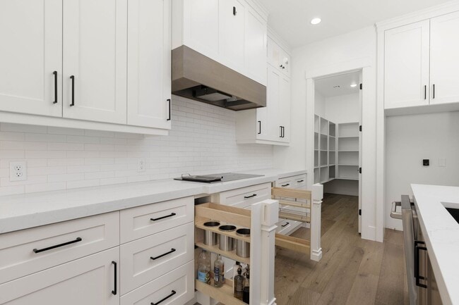 Building Photo - Beautiful 5 bed | 4 Bath | 3 Car Garage