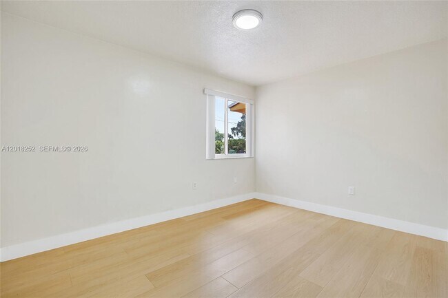 Building Photo - 532 SW 79th Ave