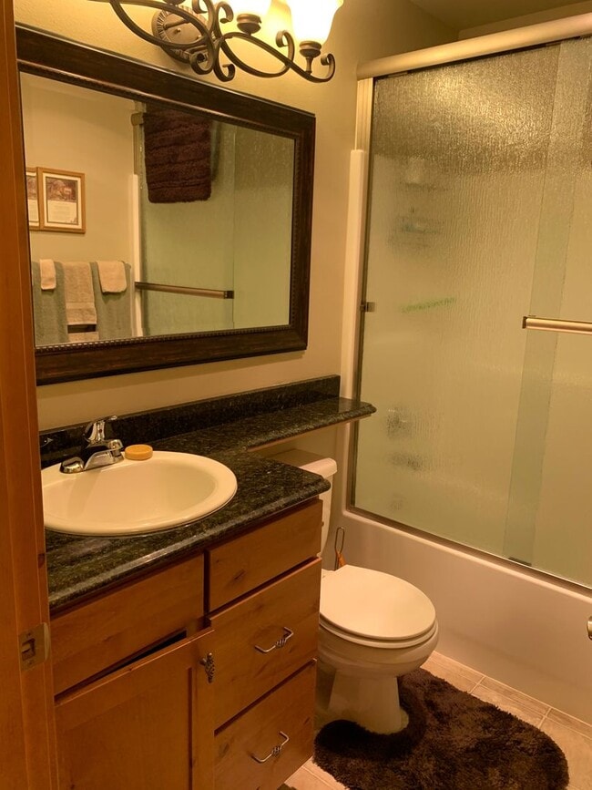 Building Photo - Fully Furnished Home is NE Bend Short Term Rental