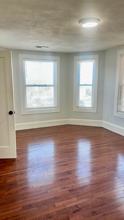 Building Photo - 397 Chelsea St