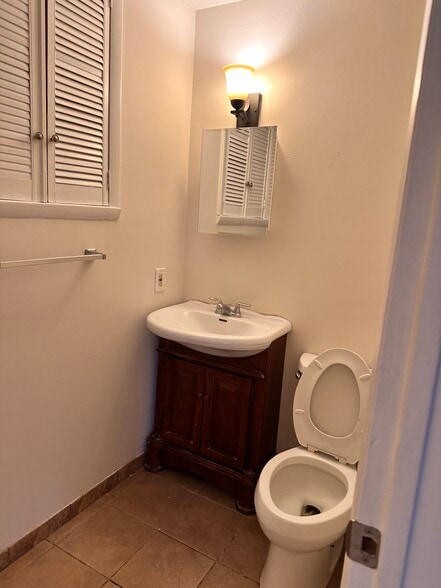 Building Photo - 15 Cottage Rd