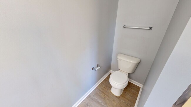 Building Photo - Spacious home near Fort Bragg, Schools, & Shopping!
