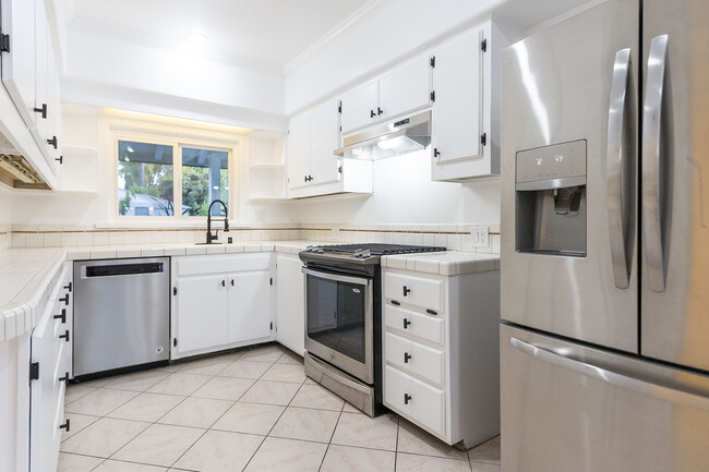 KItchen - 17815 Miranda St