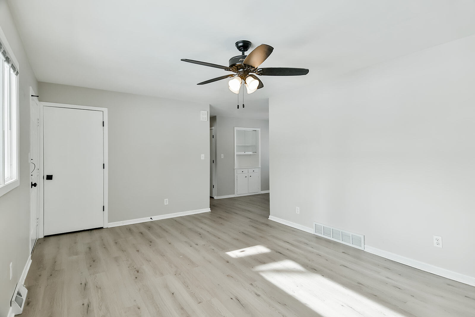 living going into dining - 1828 Juniper Ln