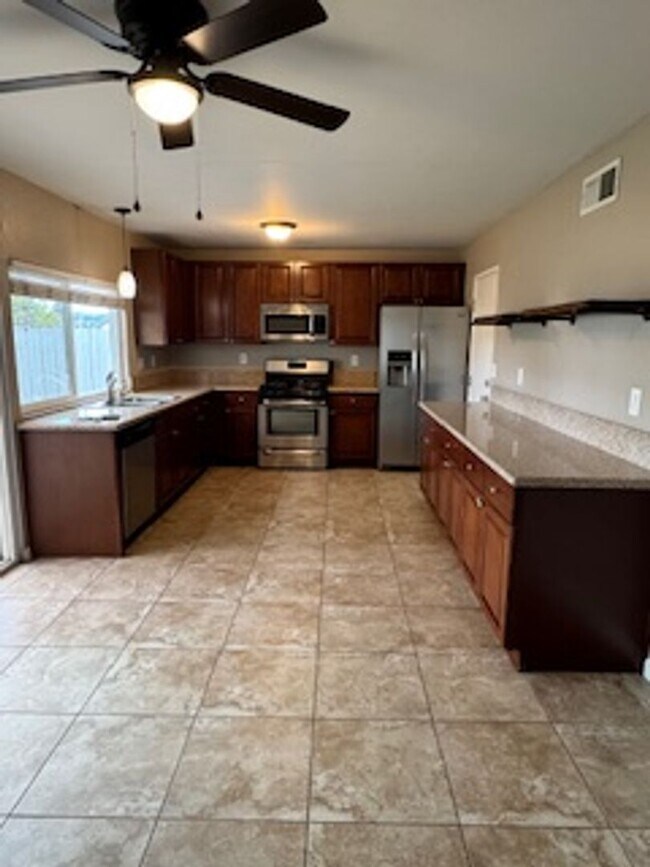 Building Photo - Charming 3 Bedroom 2 Bathroom Home Available for Rent!!