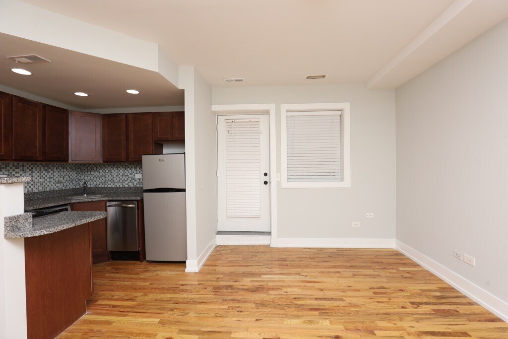 Building Photo - 562 W Arlington Pl