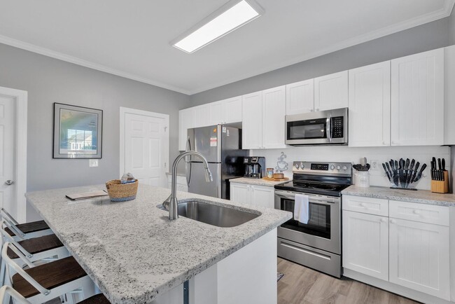 Building Photo - Updated coastal townhome- fully furnished!