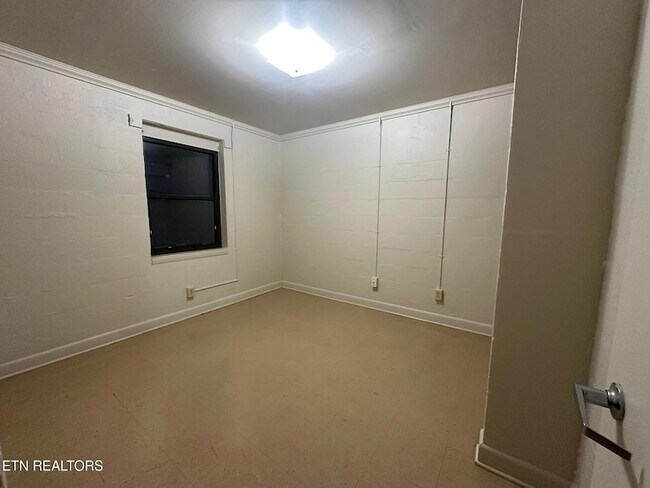 Building Photo - 706 Jay St