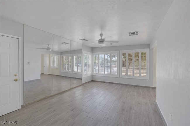 Building Photo - 1720 Eastwood Dr