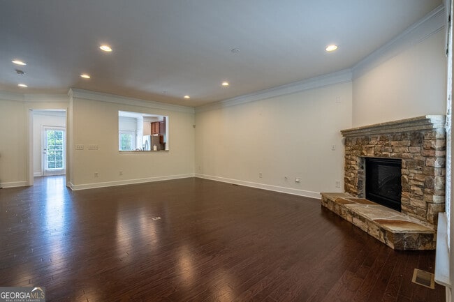 Building Photo - 1504 Woodbridge Way NE