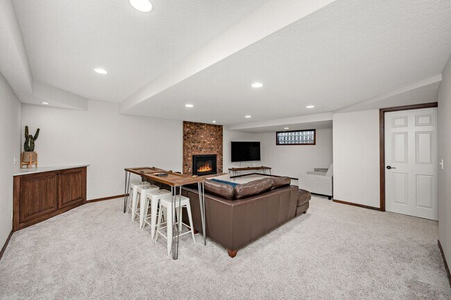 Building Photo - Stunning Remodeled 4BR Home w/ Pond View & 3-Seasons Porch!