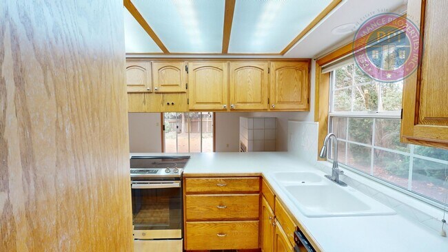 Building Photo - Single Level Ranch, Central Air, Large Yar...