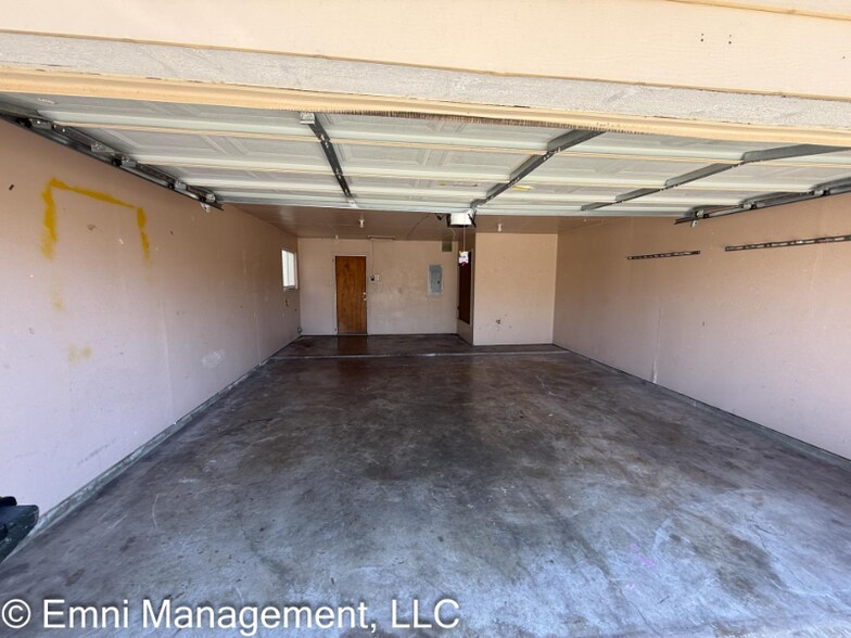 Building Photo - 1408 Garnet Rd