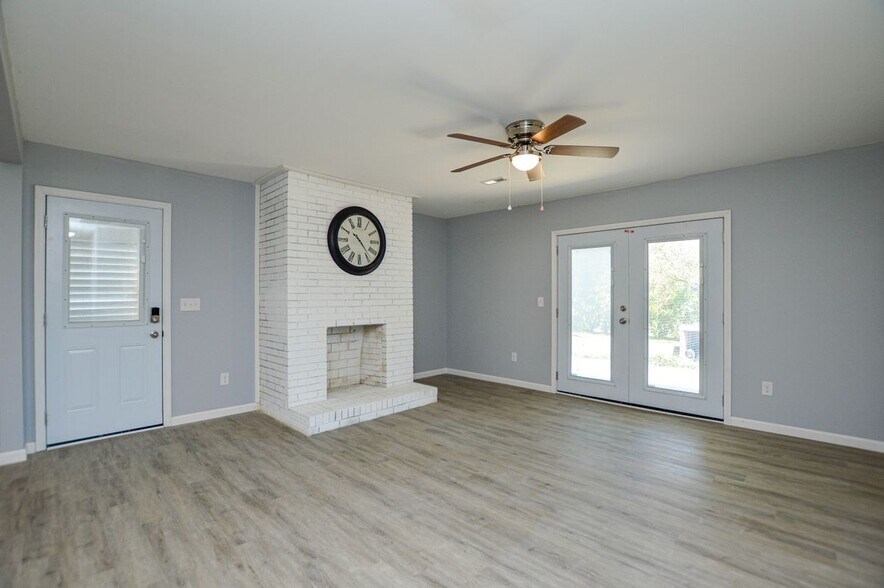 Building Photo - 5385 Macy Grove Rd