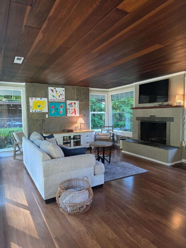 Building Photo - Breathtaking Home offers flexible living with bonus rooms ideal for an office, art studio, gym, o...