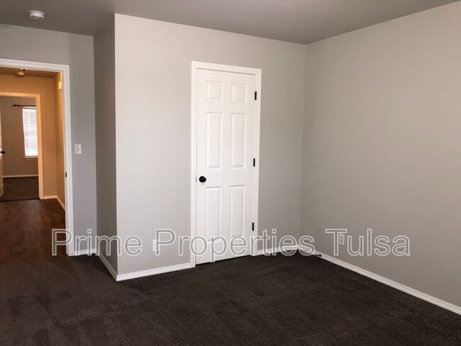 Building Photo - 14763 S Lakewood Ave
