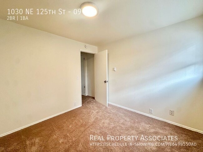 Building Photo - 1030 NE 125th St