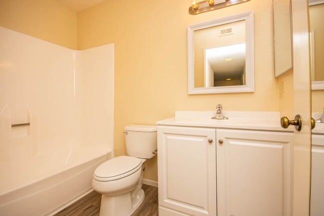 Building Photo - Spacious 3BR Condo with Pool View in Tangl...