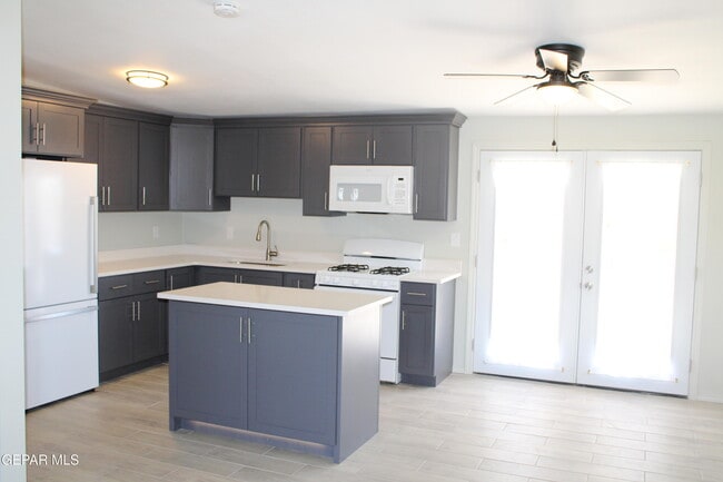 Building Photo - 10465 Omega Cir