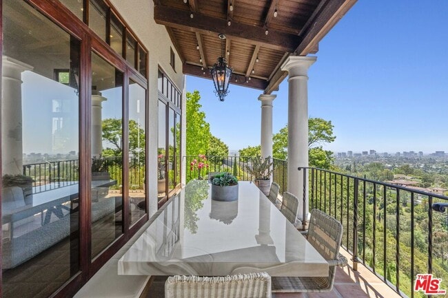 Building Photo - 1381 Summitridge Dr