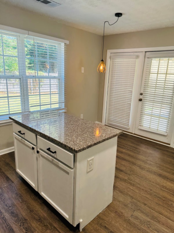 Building Photo - 208 Oak Grove Way