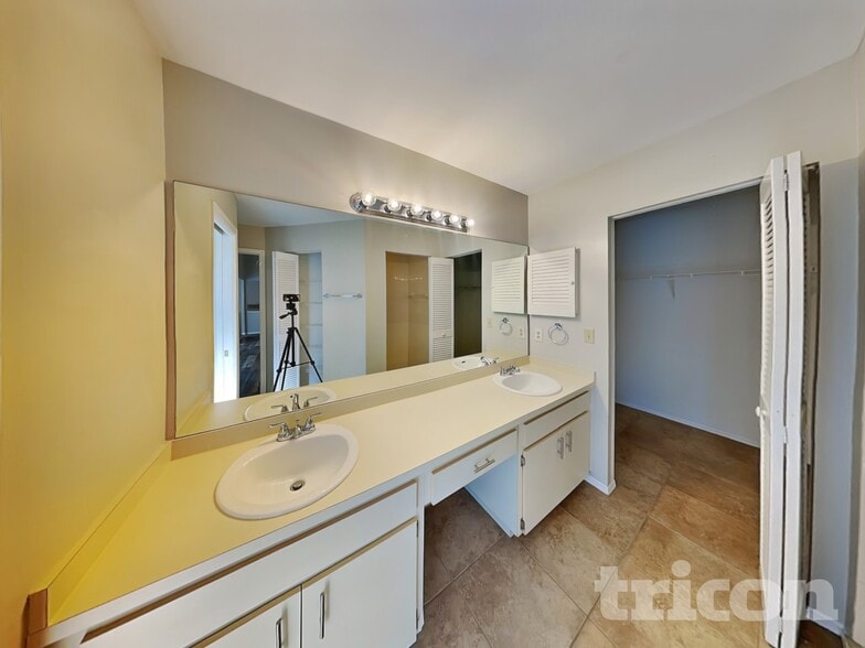 Building Photo - 4944 Harbor Woods Dr